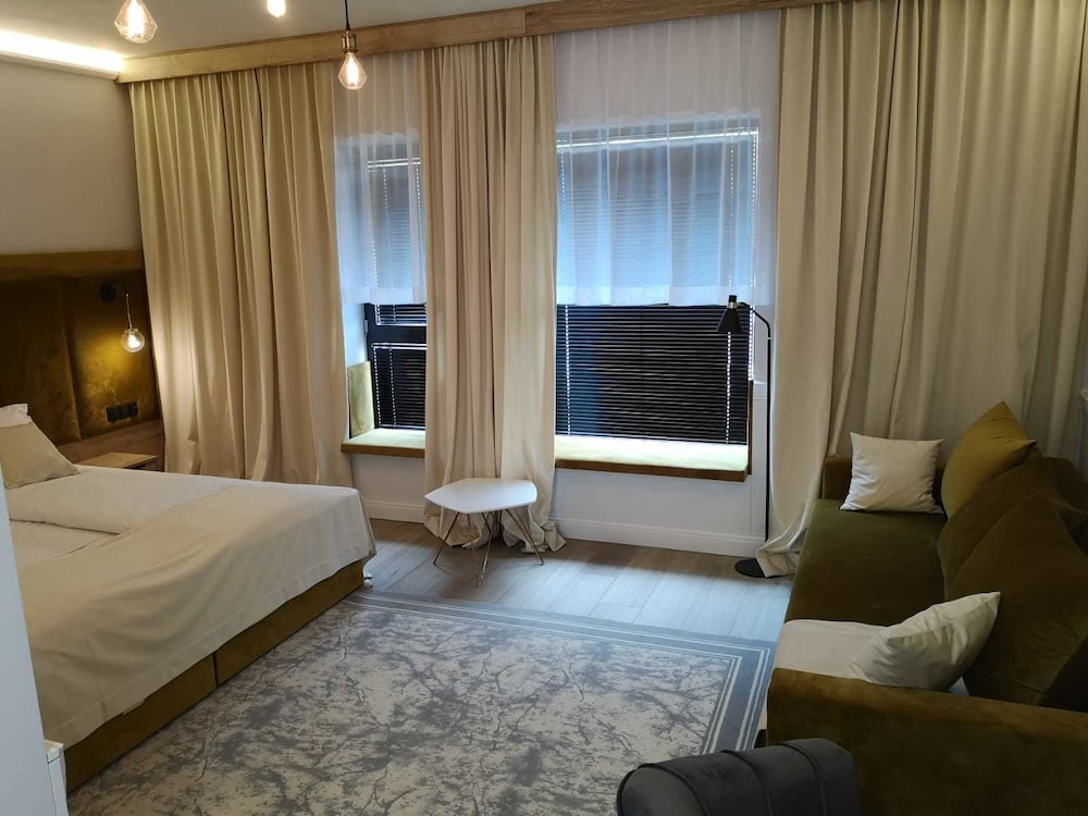 Deluxe Studio Suite
