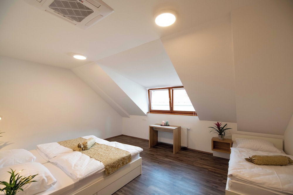 Classic Triple Room