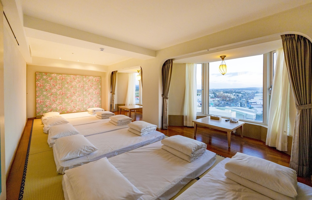 Japanese Style Family Room - Photo 1