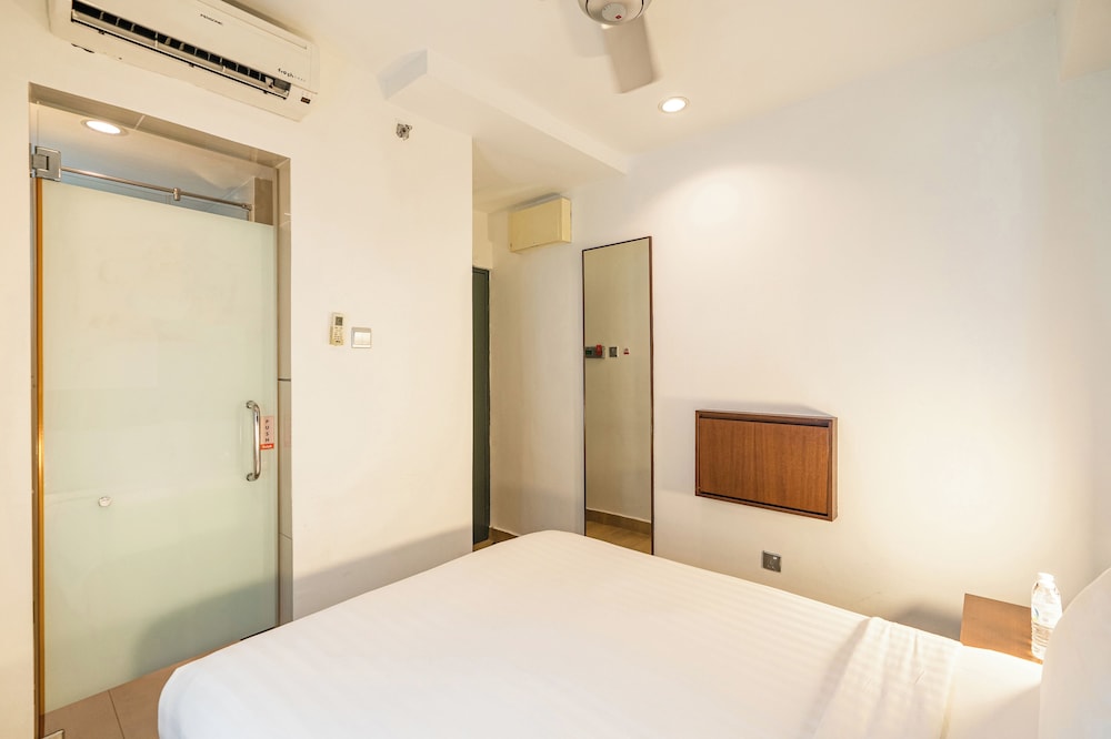 Double Room (with Window) - Photo 2