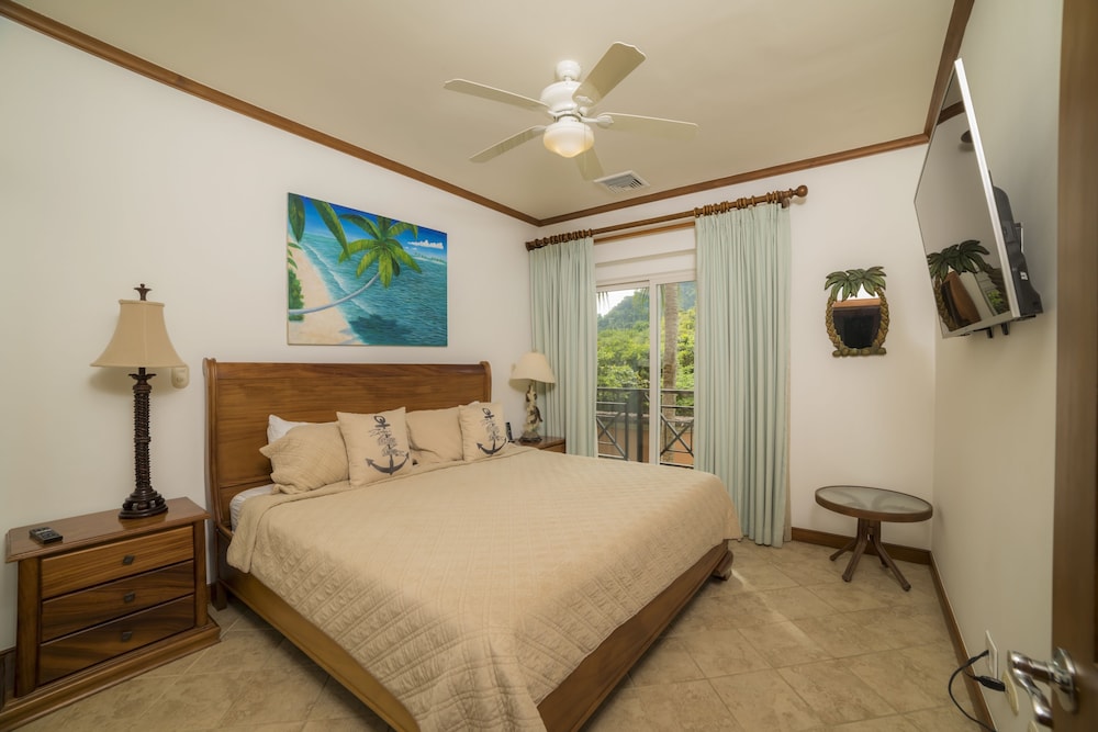 Deluxe Condo, 2 Bathrooms, Garden View