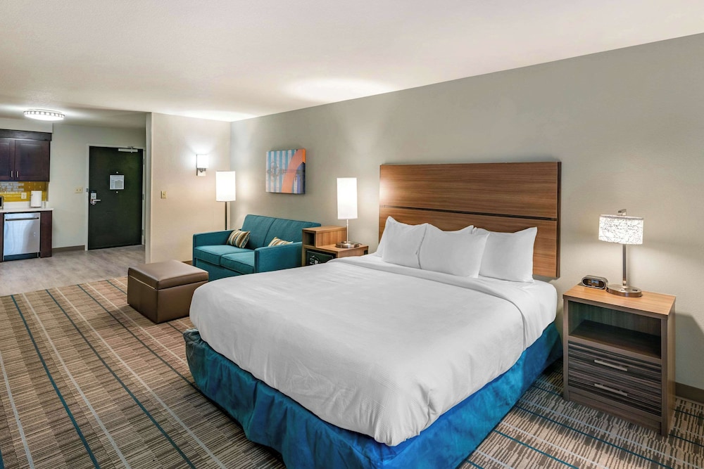 Suite, 1 King Bed, Accessible, Non Smoking - Photo 1