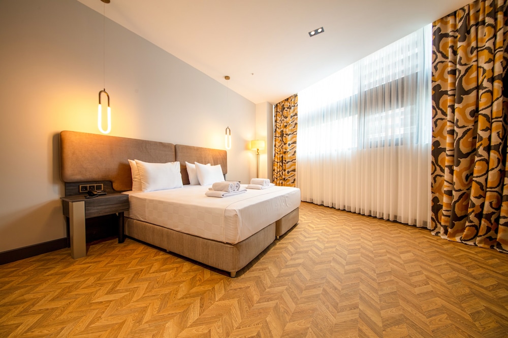 2 + 1 Suite Room thumbnail 6