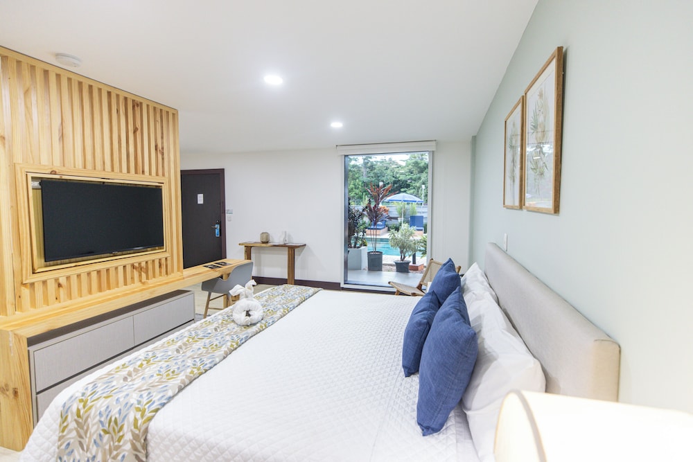 Deluxe Studio Suite, 1 King Bed, Accessible