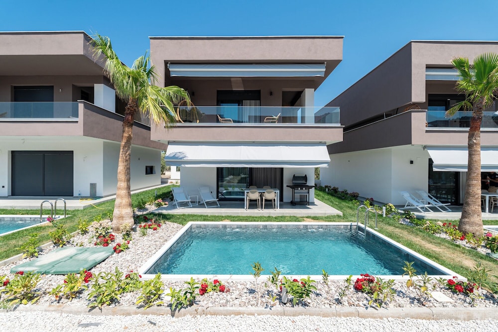 Deluxe Villa, Pool View