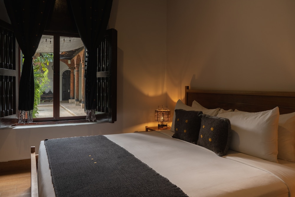 Superior Room, 1 King Bed - Photo 8