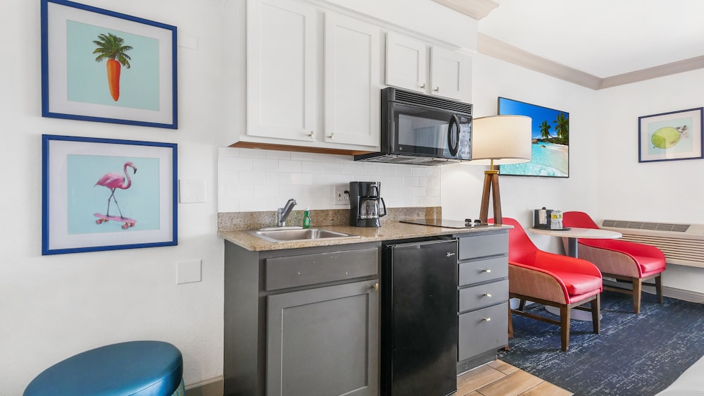 Studio, 2 Queen Beds, Kitchenette, Beach View (Gulf Front) - Photo 11