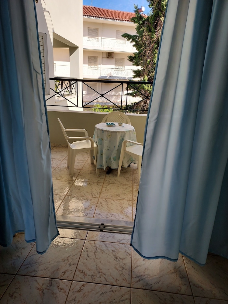 Apartment, 2 Bedrooms, Terrace, Garden View photo 3