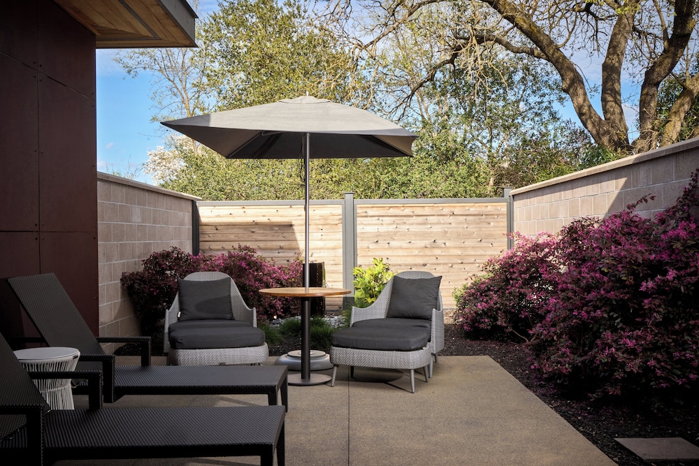 Suite, 1 Bedroom, Mobility Accessible (Tufa) - Photo 6
