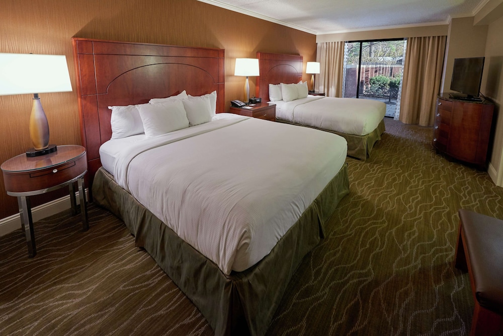 Suite, 2 Queen Beds photo 2