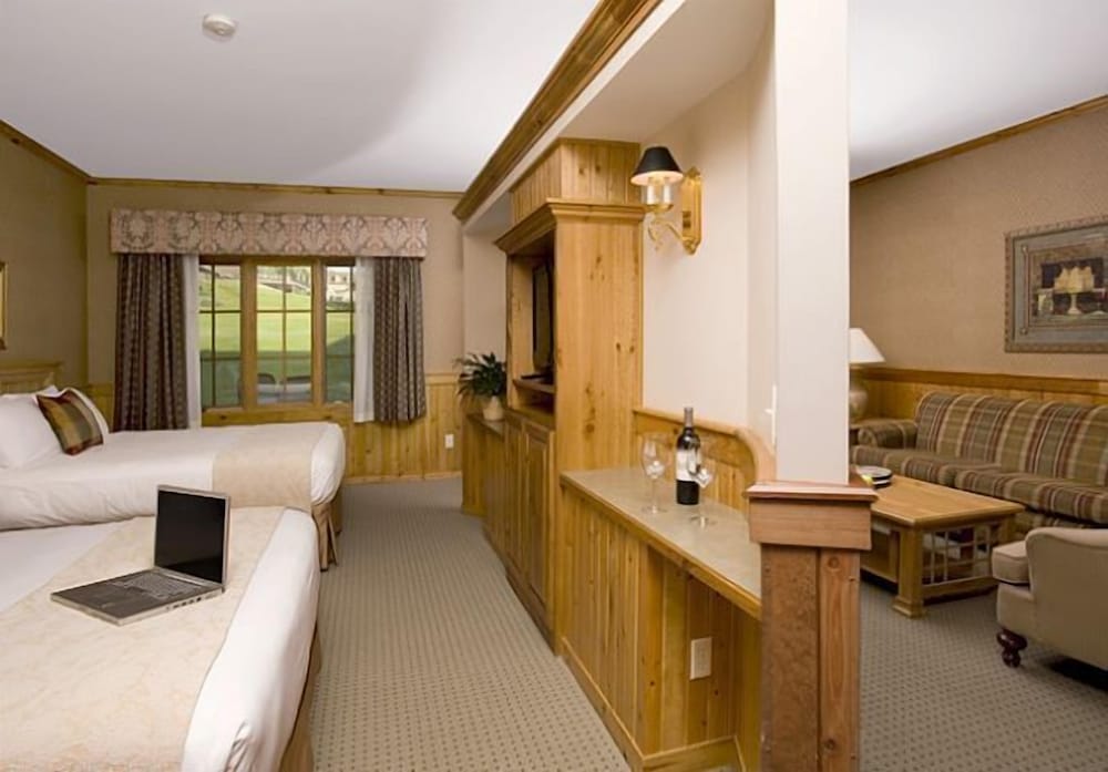Golf Villa 2 Queen Suite w/ Deck or Balcony overlooking Golf course or Garden photo 1