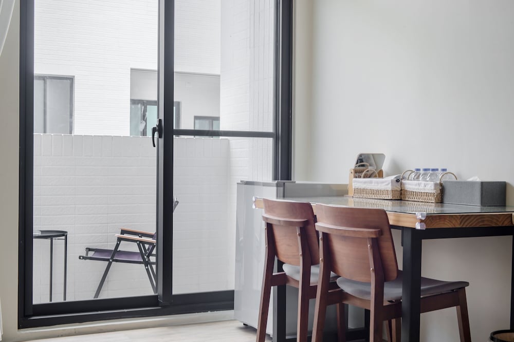 Family Room With Balcony - Photo 4