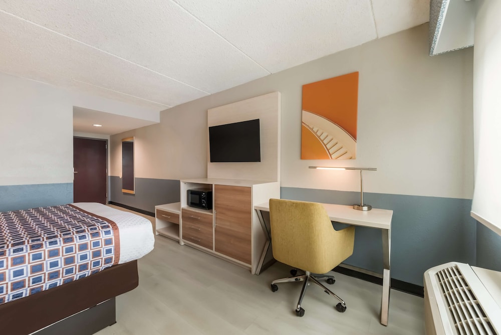 Standard Room, 1 King Bed, Non Smoking, Refrigerator & Microwave
