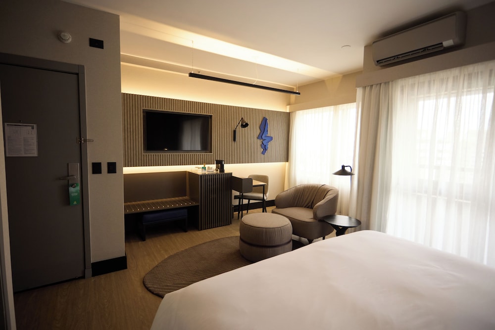 Business Room, 1 King Bed - Photo 3