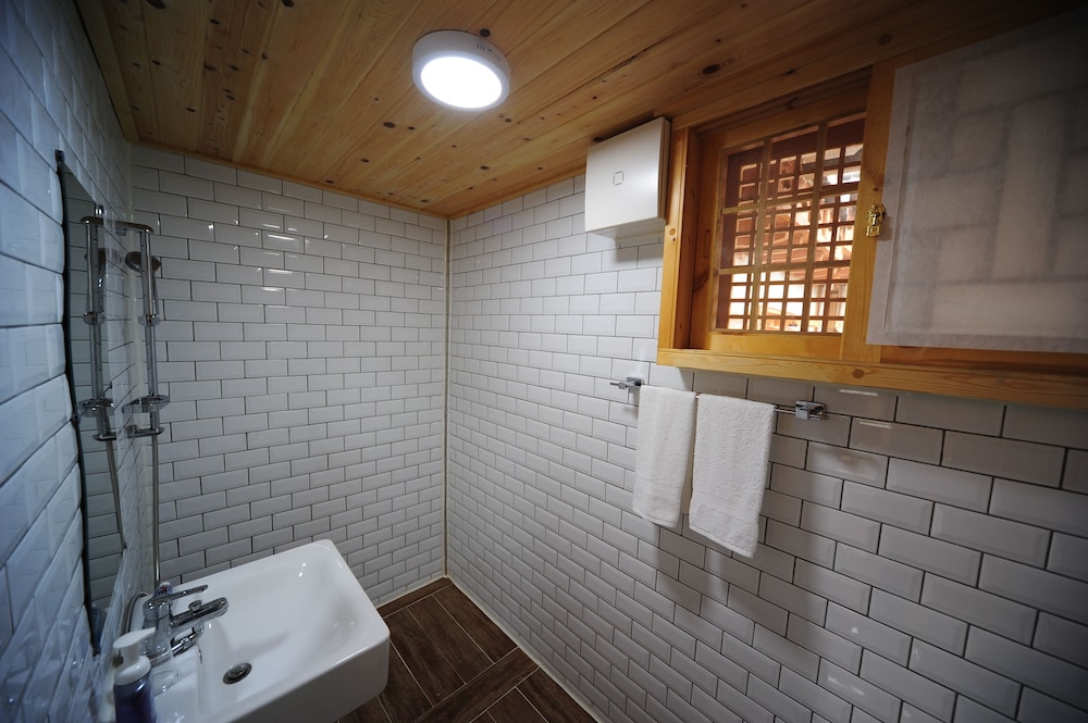 Standard Double Room, Non Smoking, Private Bathroom photo 2