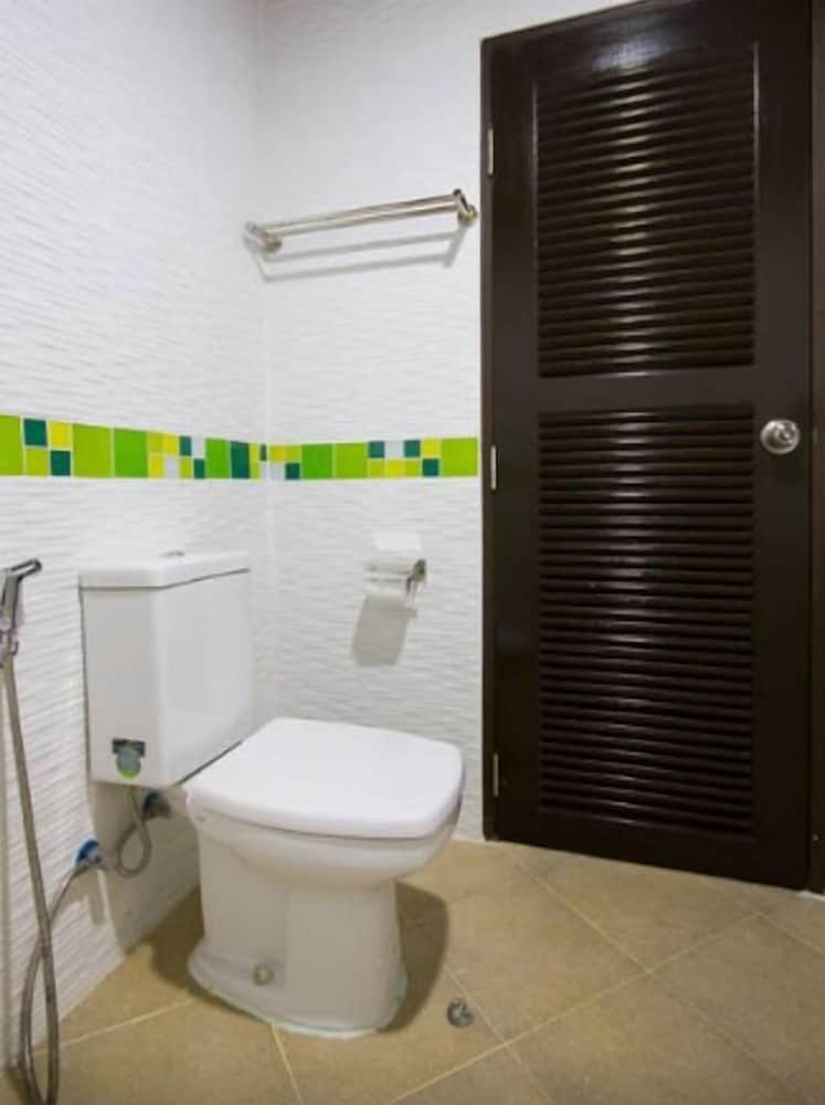 Deluxe Double Room, 1 King Bed, City View photo 3