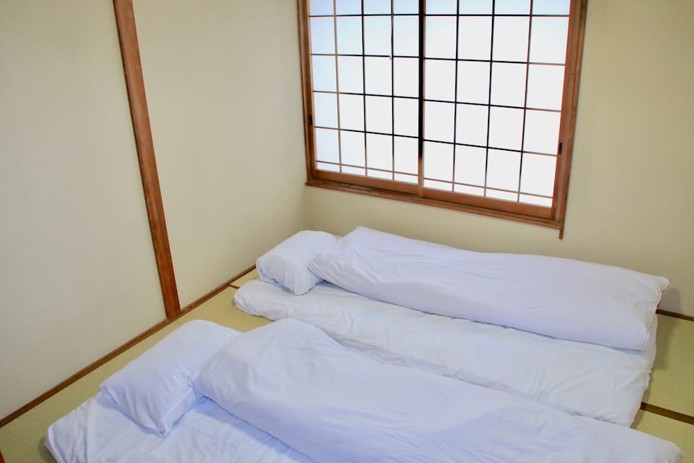 Economy Twin Room photo 3