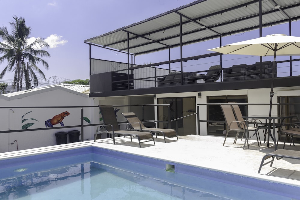 House, 6 Bedrooms