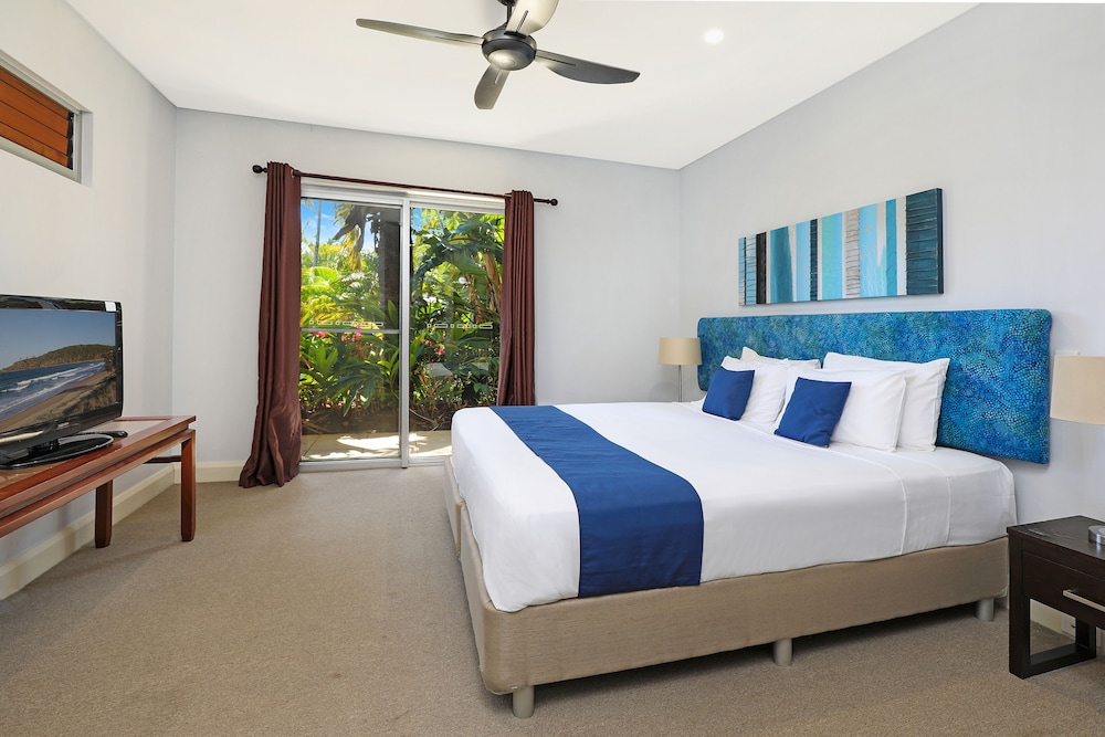 1 Bedroom Beach Home with Pool