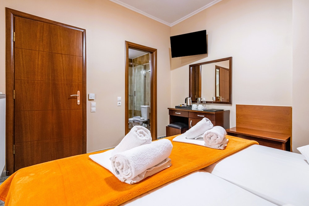 Double or Twin Room - Photo 16