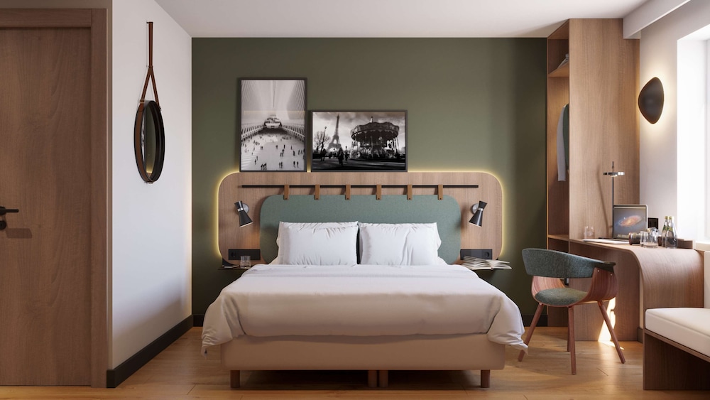 Superior Room, 1 King Bed photo 3