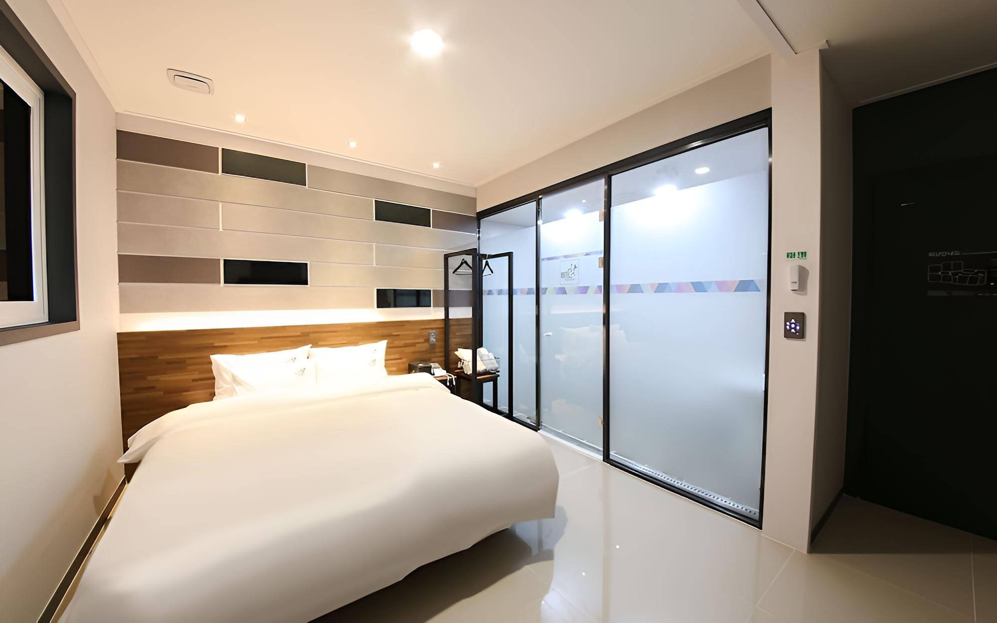 Room (Standard room (breakfast provided Dis) - Photo 4