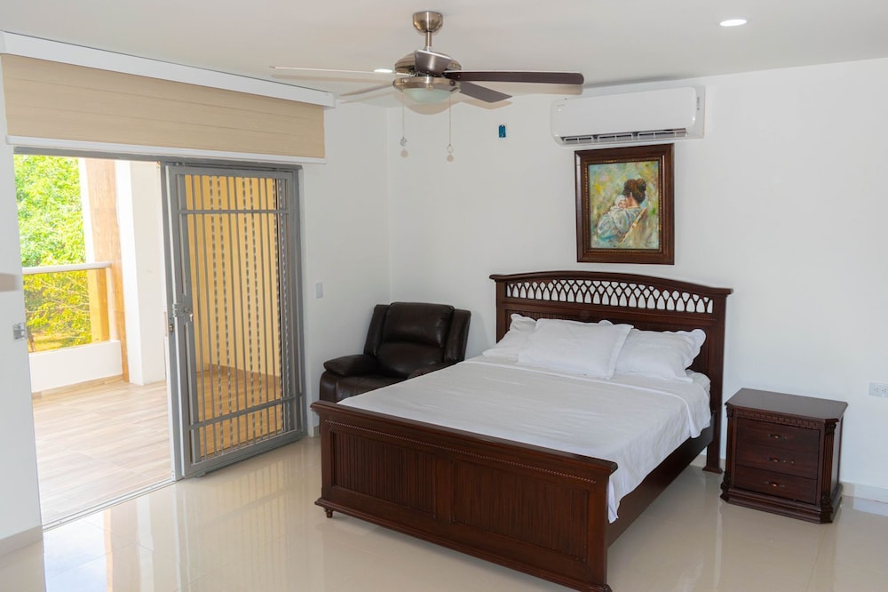 Comfort Suite, Pool View
