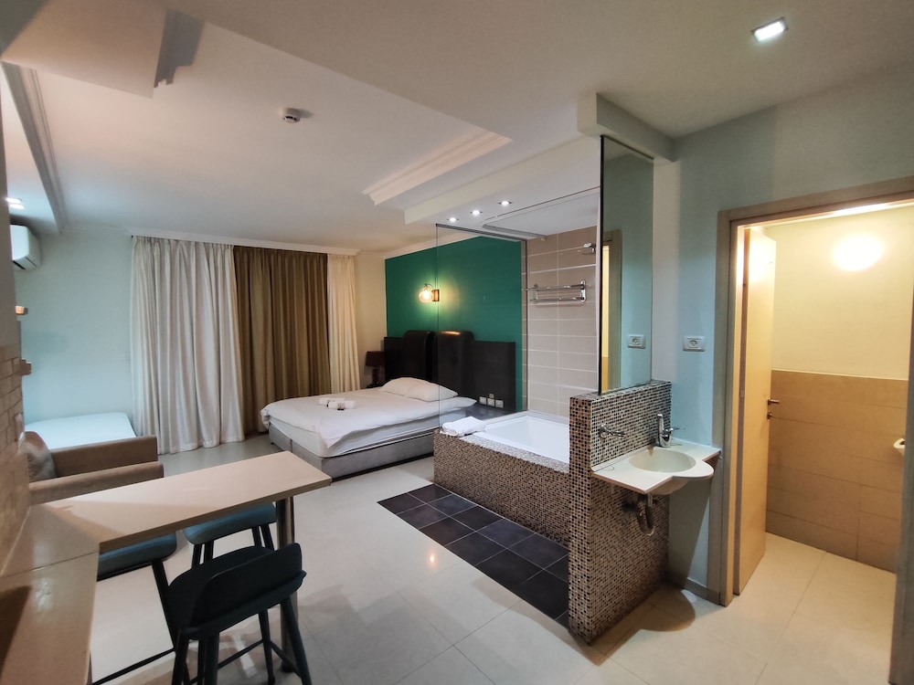 Standard Triple Room, Sea View photo 1