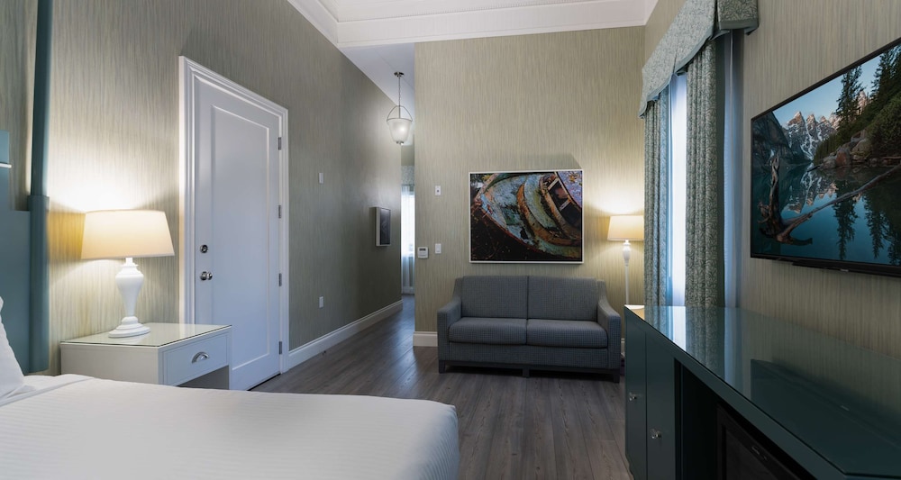 Standard Room, 1 Queen Bed, Accessible, Bathtub (with Sofabed) - Photo 2