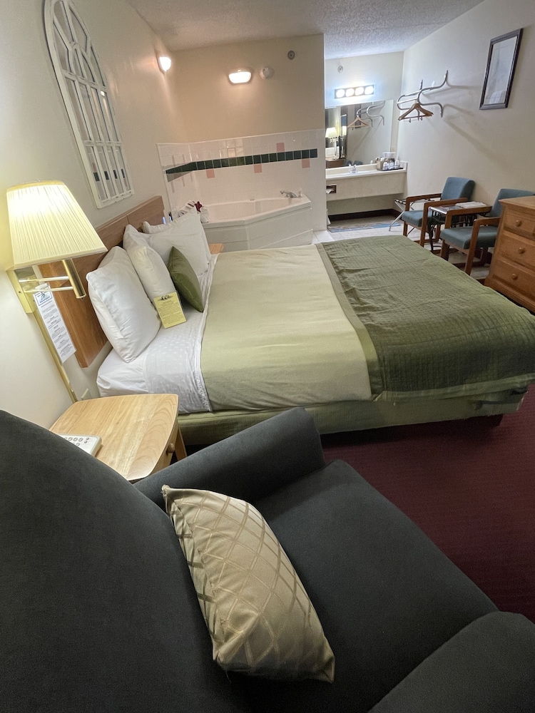 Standard Room, 1 King Bed - No pets allowed - Photo 4