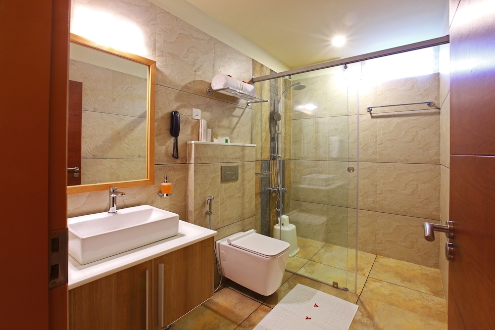 Deluxe Room, 1 King Bed, Non Smoking photo 2