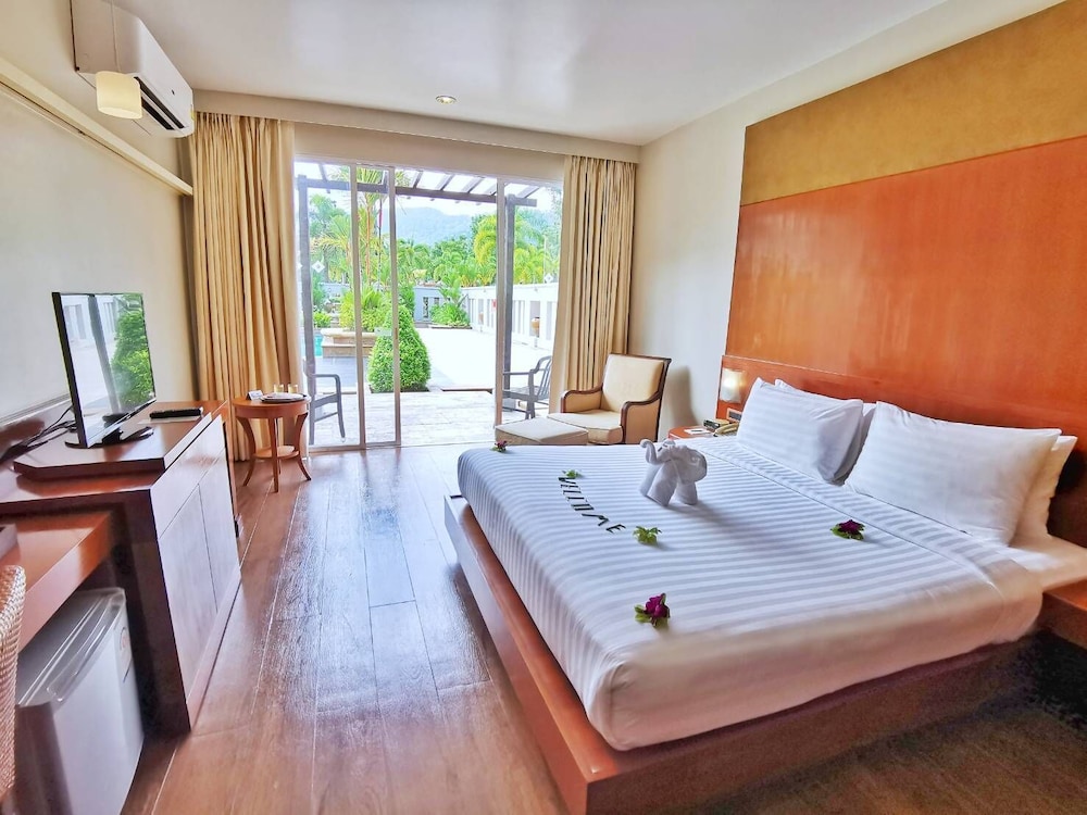 Deluxe Room - Photo 10