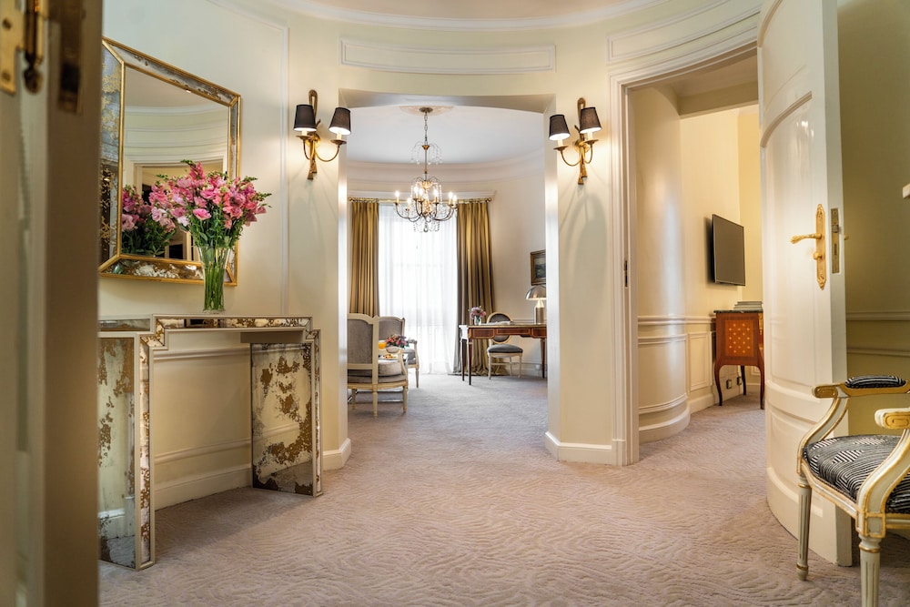 Suite (Governor) thumbnail 5