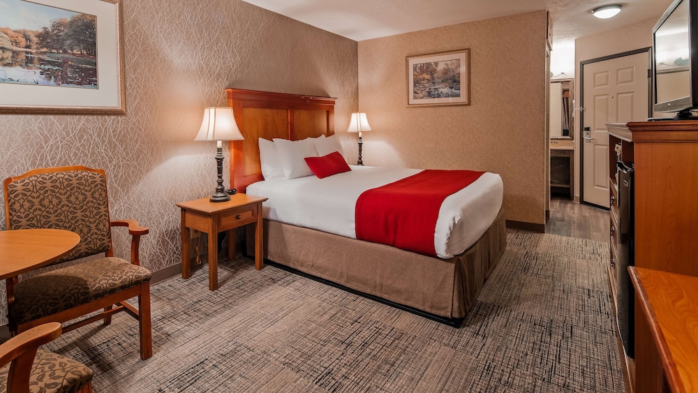 Standard Room, 1 King Bed, Balcony, River View - Photo 2