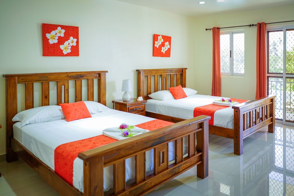 Deluxe Quadruple Room, 2 Queen Beds, Kitchen, Mountain View photo 3