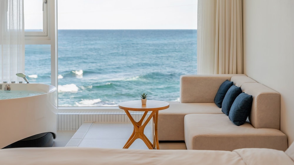 Basic Room, 1 Bedroom (Room 403 (Oceanview/Spa)) photo 1