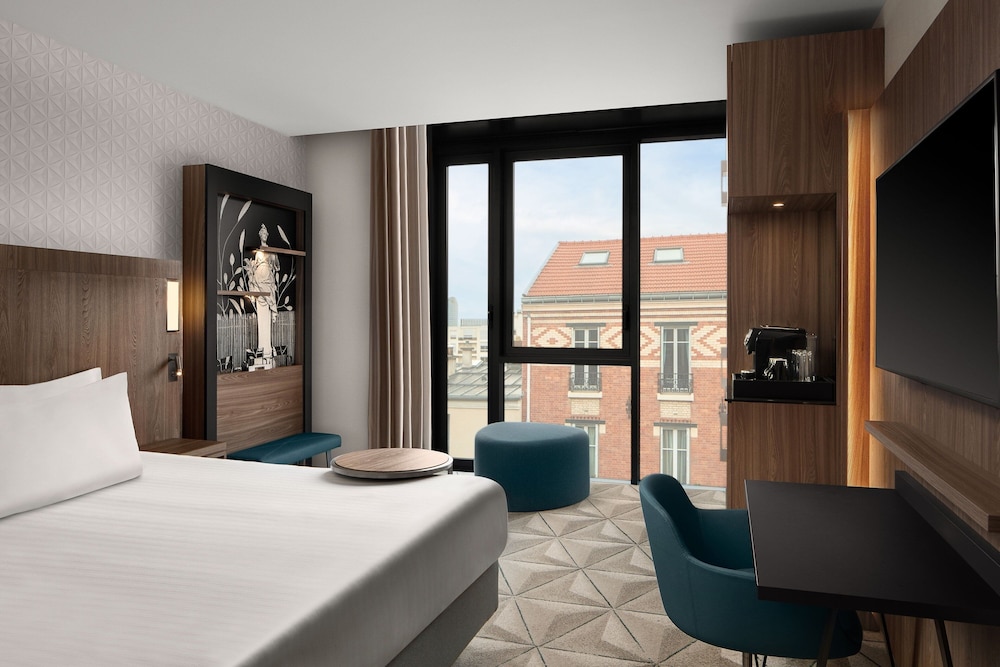 Premium Room, 1 King Bed - Photo 1