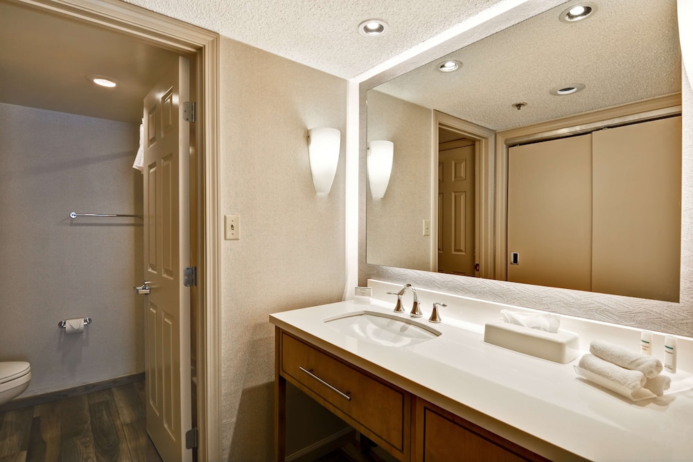 Suite, 2 Bedrooms, 2 Bathrooms photo 2