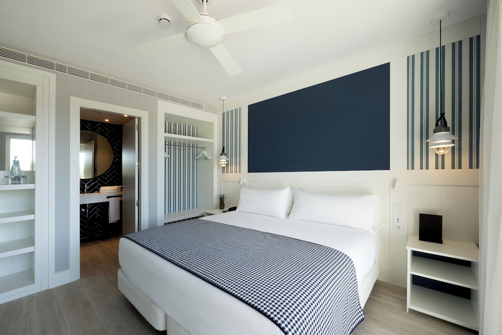 Premium Room, Garden View - Photo 3