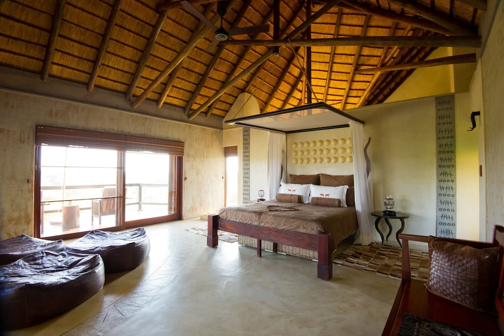 Bushman King Suite photo 2
