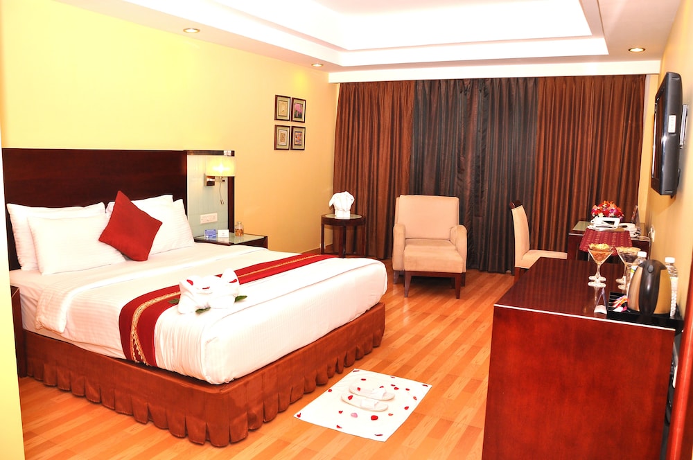 Deluxe King Room Free Drop to Sipcot IT Park photo 1