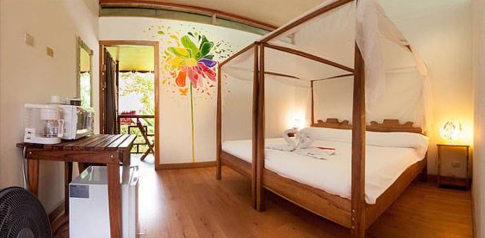 Deluxe Room, 1 King Bed, Terrace, Garden View