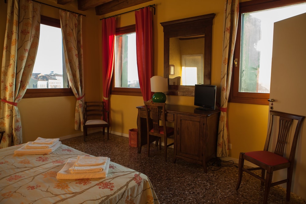 Superior Double Room (Gran Canal view)