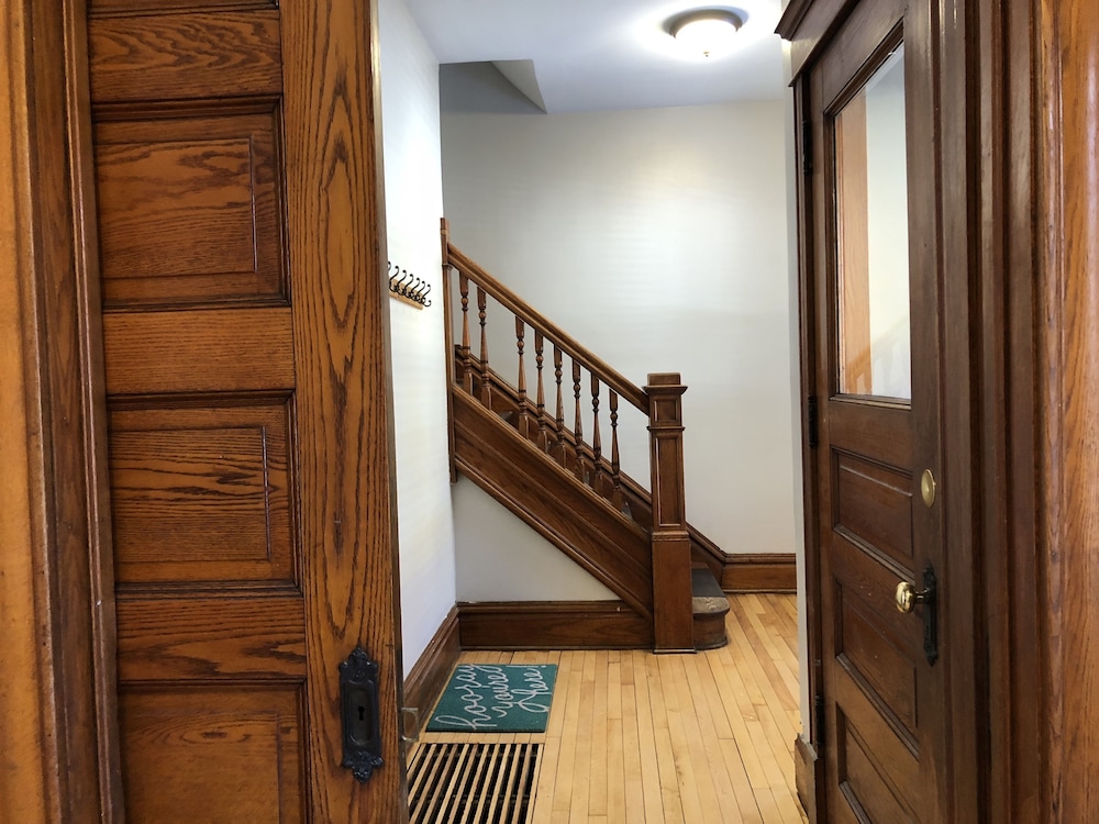 Family Townhome, 4 Bedrooms photo 3
