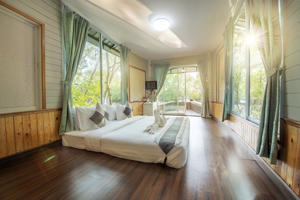 Deluxe Double Room with River View