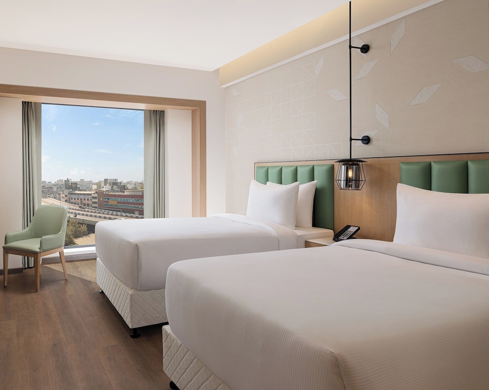 Twin guest room city view - Photo 3