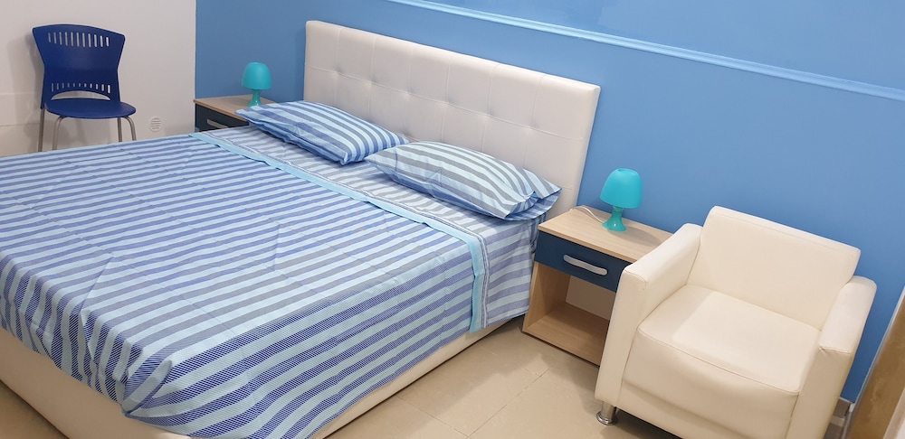 Standard Double Room (Blu) photo 3