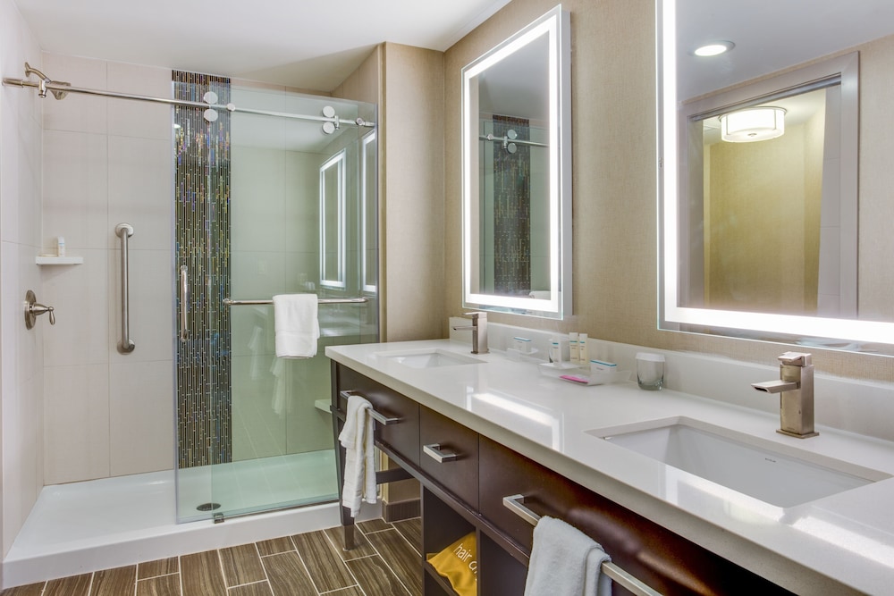 King Suite, Suite, Corner thumbnail 5