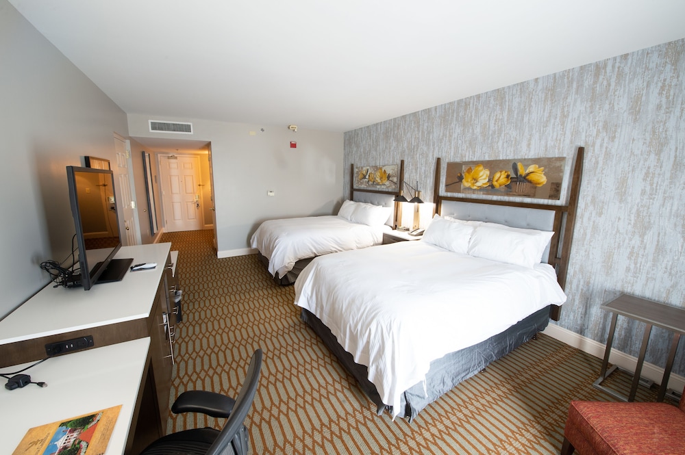 Classic Room, 2 Queen Beds, Accessible (Hearing/Roll-In Shower) - Photo 2