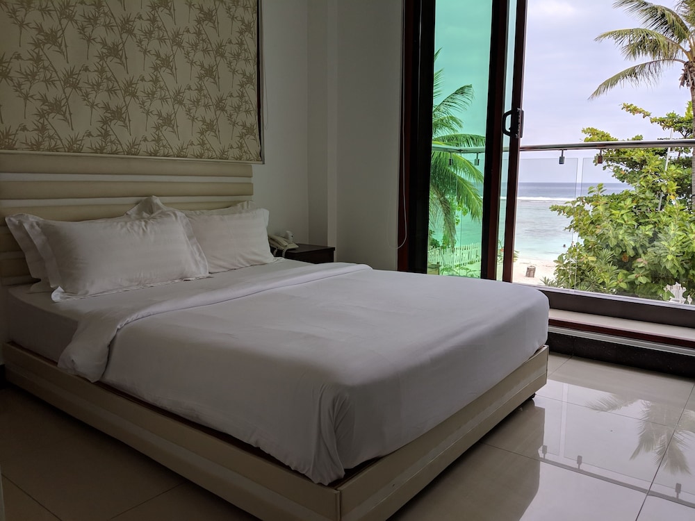 Deluxe Double Balcony Room with Ocean View photo 2